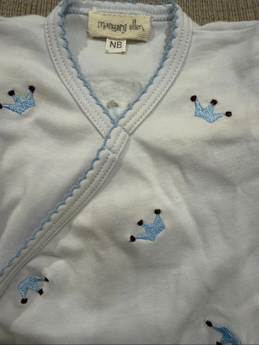 Baby Two-Piece Light Blue Crown Print Outfit with matching blanket
